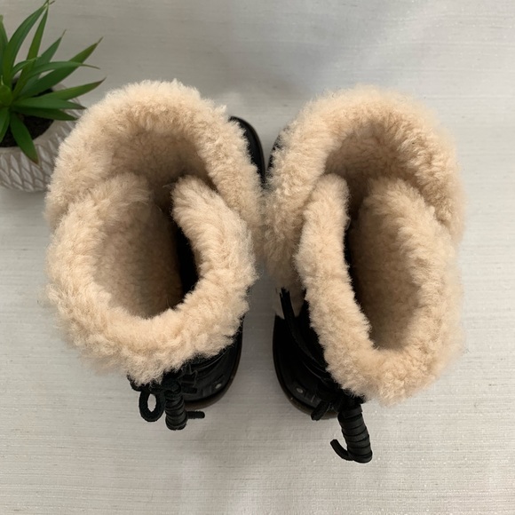 UGG Akadia Black Suede Leather Sherpa Lined Boots Women's 8 - Picture 8 of 15